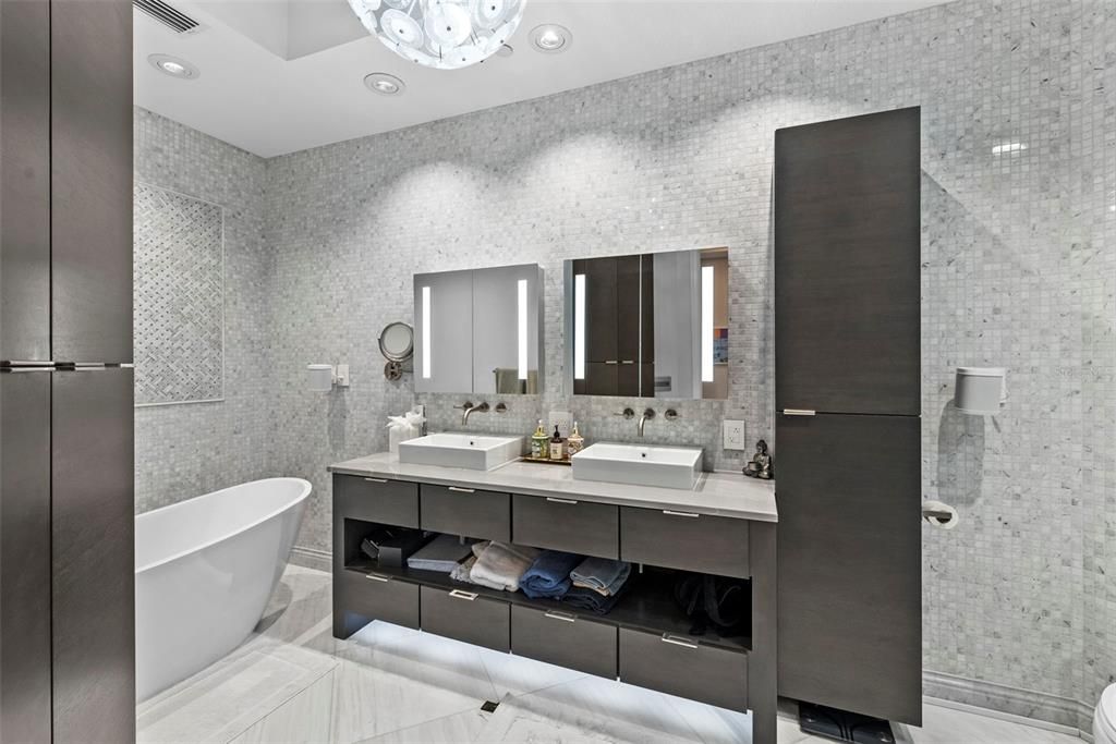 出租: $15,000 (3 贝兹, 3 浴室, 2985 平方英尺)