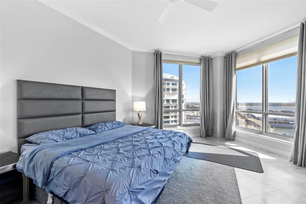 出租: $15,000 (3 贝兹, 3 浴室, 2985 平方英尺)