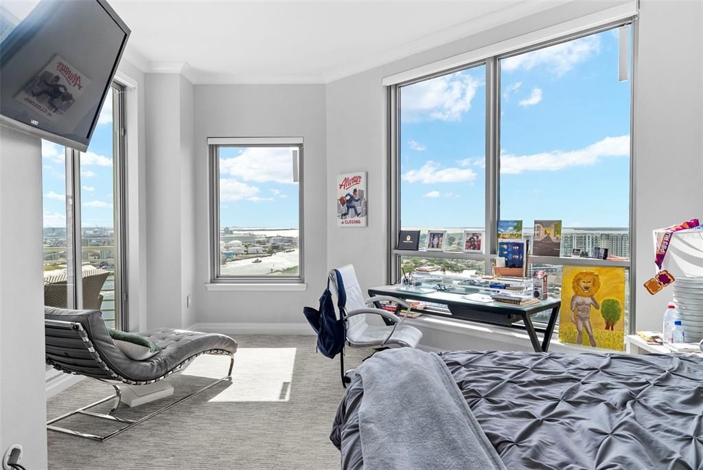 出租: $15,000 (3 贝兹, 3 浴室, 2985 平方英尺)