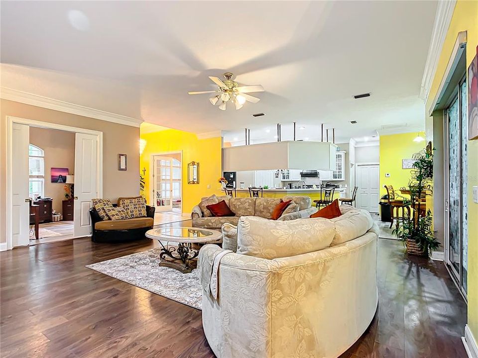 Activo con contrato: $875,000 (4 camas, 3 baños, 3131 Pies cuadrados)