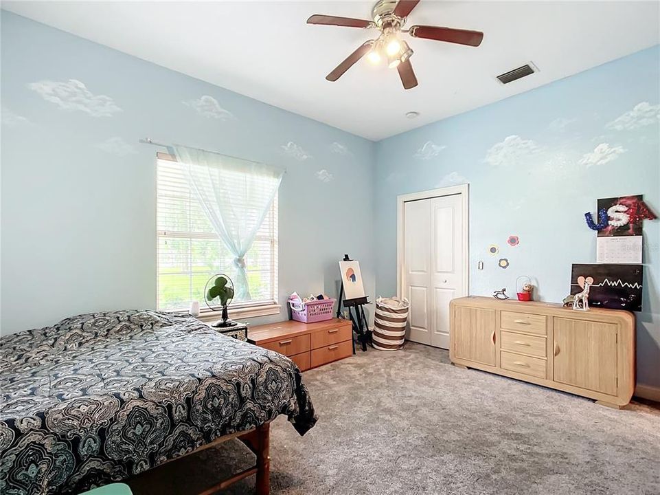 Activo con contrato: $875,000 (4 camas, 3 baños, 3131 Pies cuadrados)