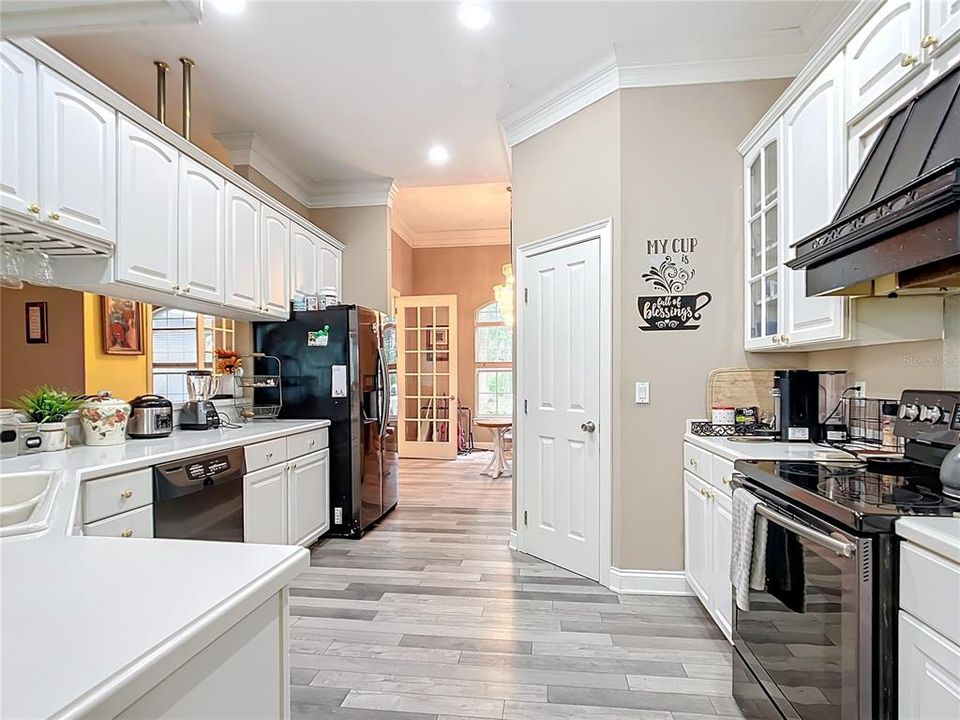 Activo con contrato: $875,000 (4 camas, 3 baños, 3131 Pies cuadrados)