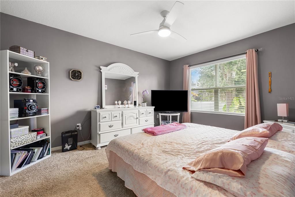 待售: $325,000 (4 贝兹, 2 浴室, 1872 平方英尺)