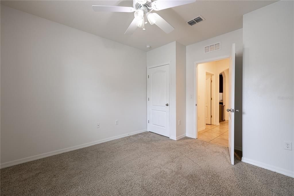 待售: $325,000 (4 贝兹, 2 浴室, 1872 平方英尺)