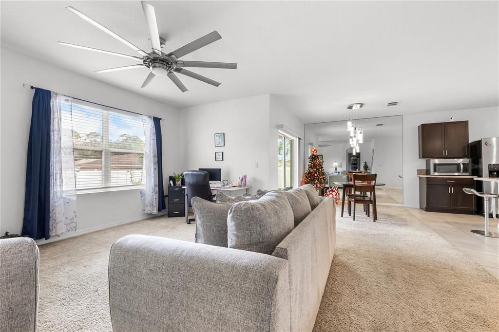 待售: $325,000 (4 贝兹, 2 浴室, 1872 平方英尺)