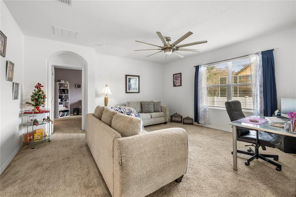 待售: $325,000 (4 贝兹, 2 浴室, 1872 平方英尺)