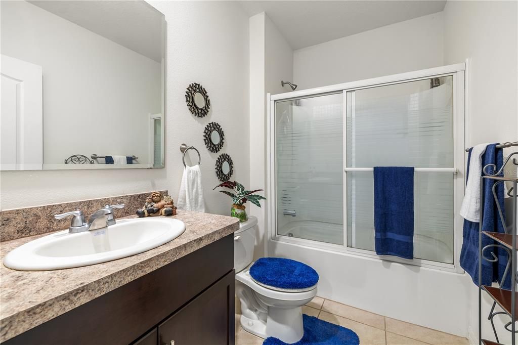 待售: $325,000 (4 贝兹, 2 浴室, 1872 平方英尺)