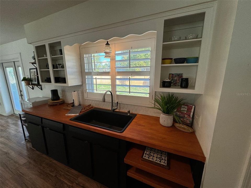 For Sale: $290,000 (2 beds, 1 baths, 1200 Square Feet)