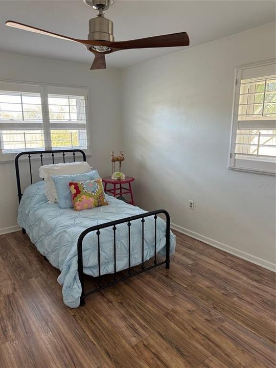 For Sale: $290,000 (2 beds, 1 baths, 1200 Square Feet)