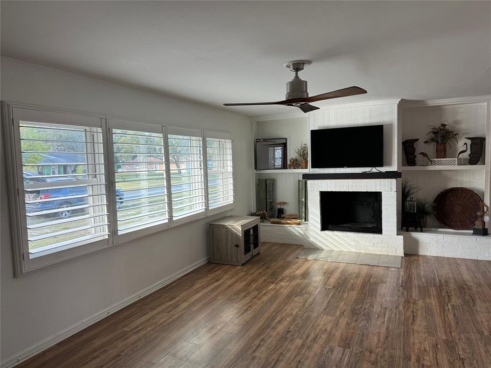 For Sale: $290,000 (2 beds, 1 baths, 1200 Square Feet)