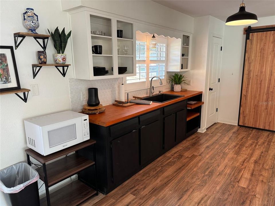 For Sale: $290,000 (2 beds, 1 baths, 1200 Square Feet)