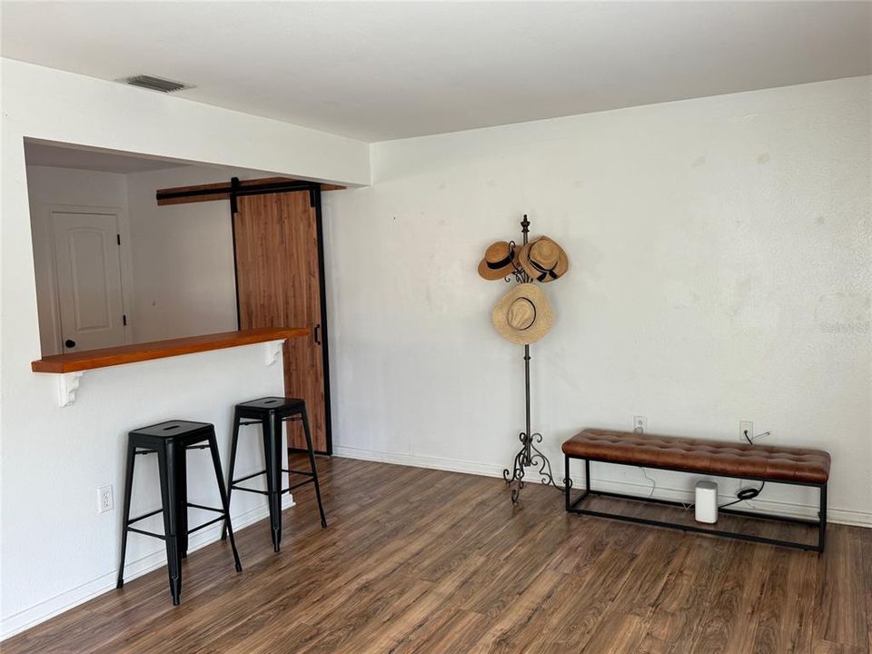 For Sale: $290,000 (2 beds, 1 baths, 1200 Square Feet)