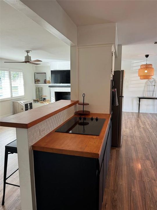 For Sale: $290,000 (2 beds, 1 baths, 1200 Square Feet)