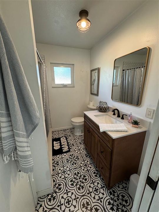 For Sale: $290,000 (2 beds, 1 baths, 1200 Square Feet)