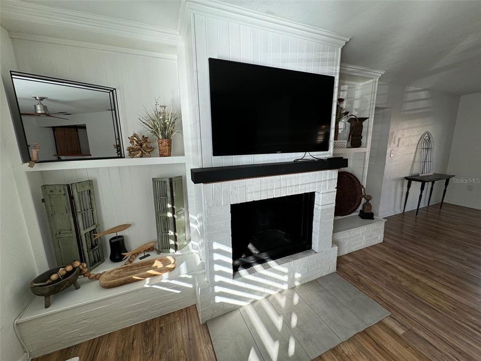 For Sale: $290,000 (2 beds, 1 baths, 1200 Square Feet)