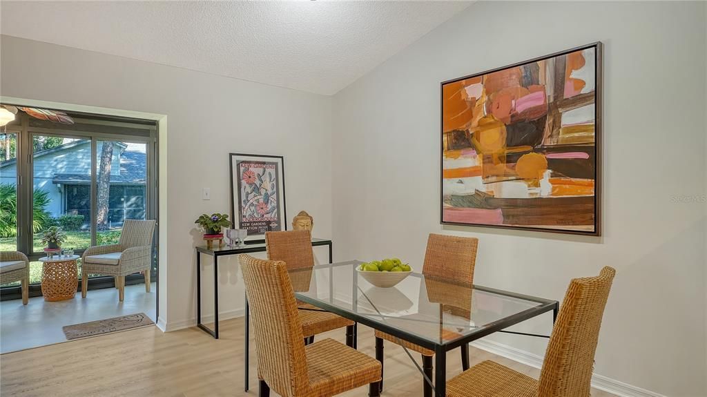 For Sale: $315,000 (2 beds, 2 baths, 1306 Square Feet)