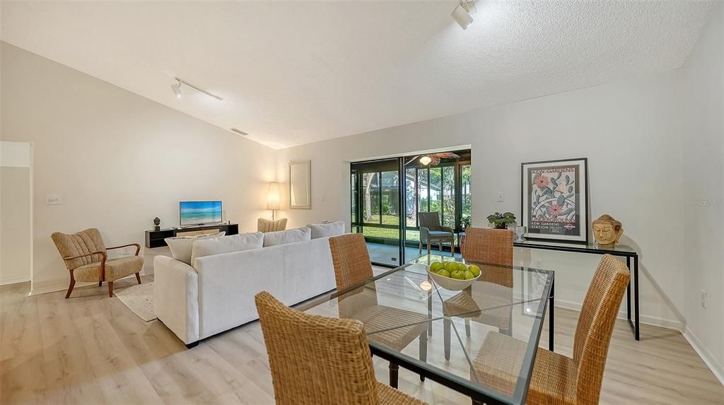 For Sale: $315,000 (2 beds, 2 baths, 1306 Square Feet)