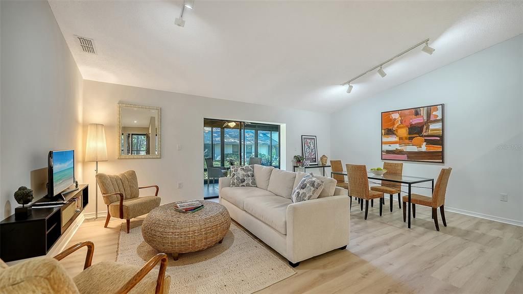 For Sale: $315,000 (2 beds, 2 baths, 1306 Square Feet)