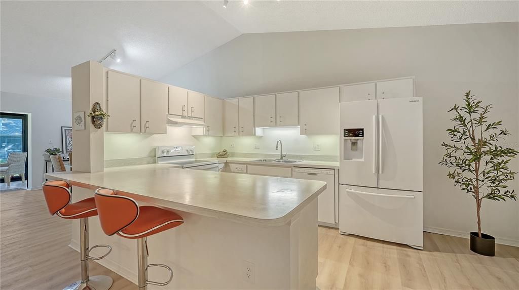 For Sale: $315,000 (2 beds, 2 baths, 1306 Square Feet)