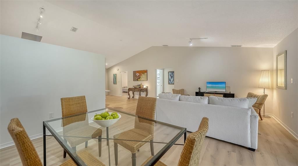 For Sale: $315,000 (2 beds, 2 baths, 1306 Square Feet)