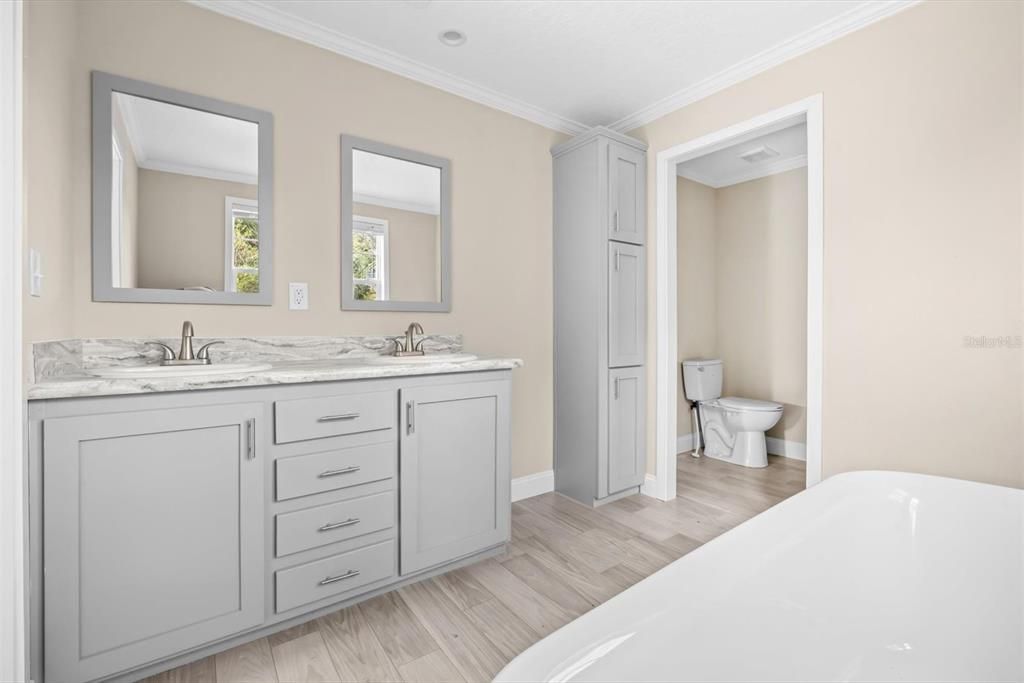 На продажу: $295,000 (4 спален, 2 ванн, 1780 Квадратных фут)