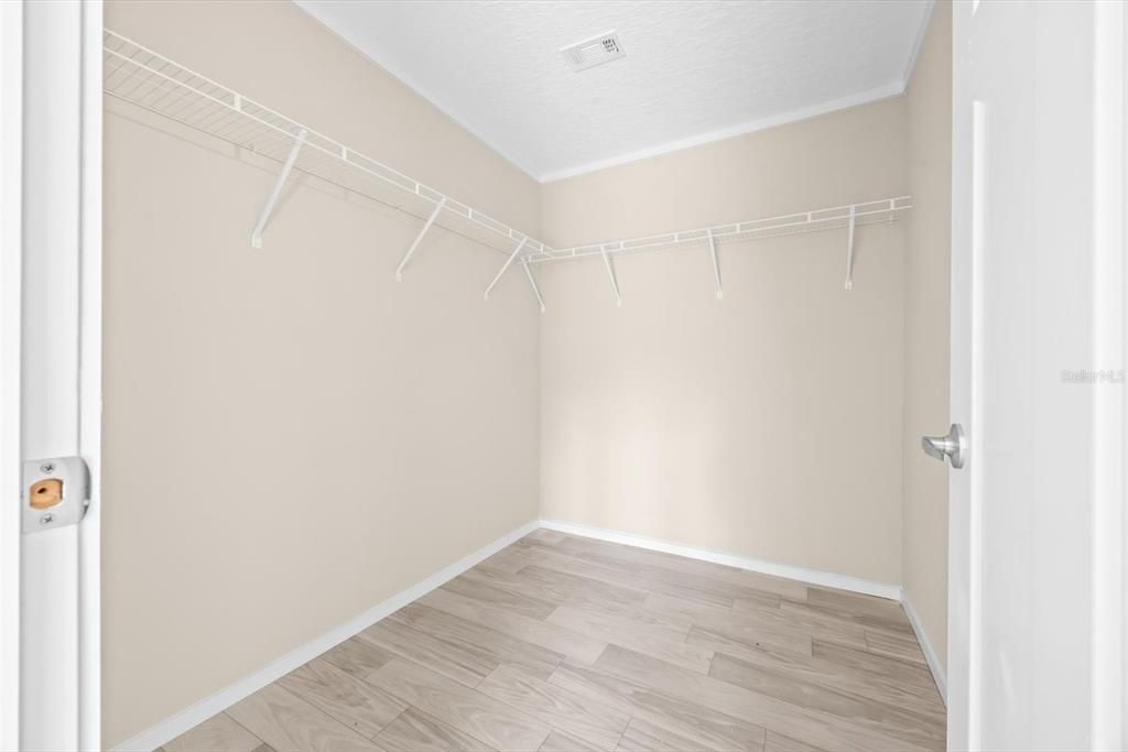 На продажу: $295,000 (4 спален, 2 ванн, 1780 Квадратных фут)