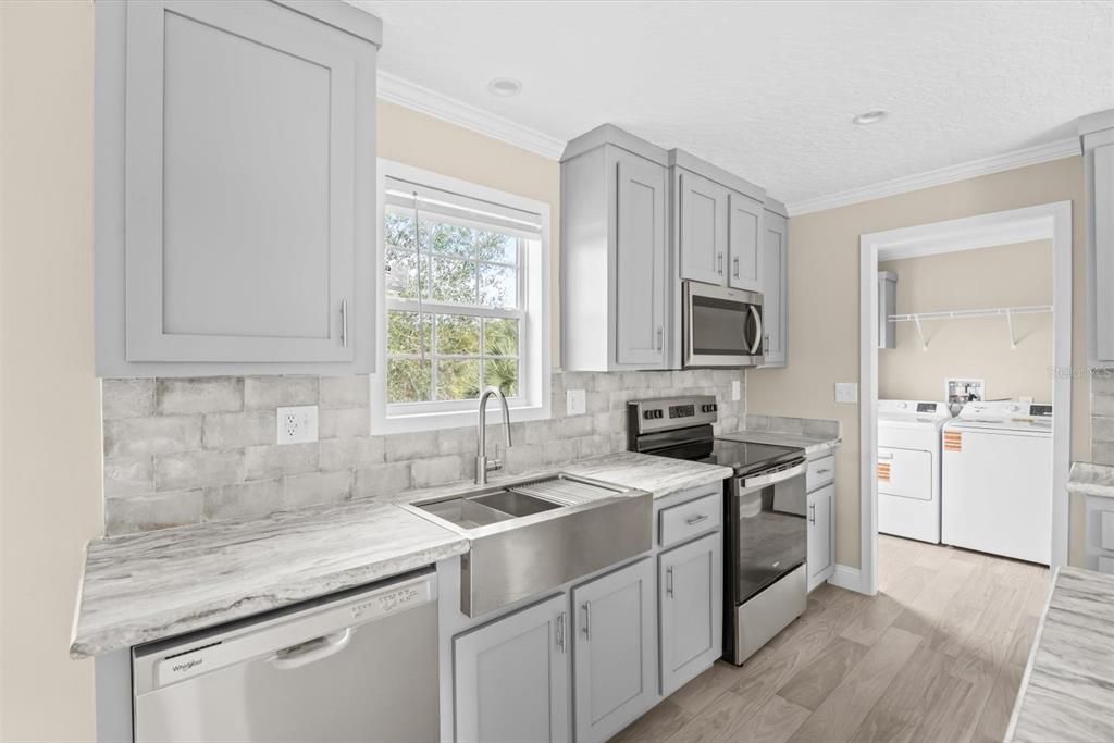 На продажу: $295,000 (4 спален, 2 ванн, 1780 Квадратных фут)