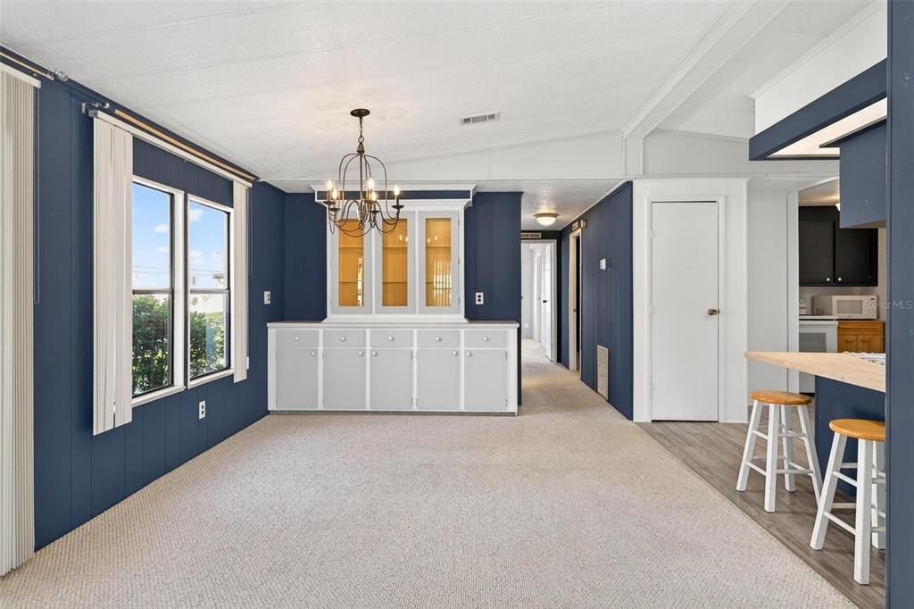 For Sale: $238,000 (2 beds, 2 baths, 1558 Square Feet)