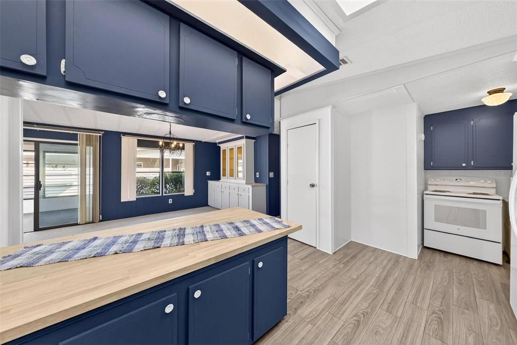 For Sale: $238,000 (2 beds, 2 baths, 1558 Square Feet)