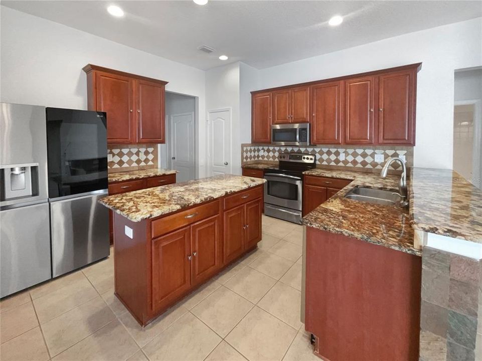 待售: $448,000 (4 贝兹, 3 浴室, 3203 平方英尺)