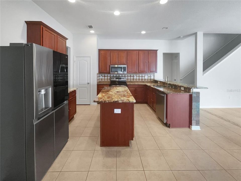 待售: $448,000 (4 贝兹, 3 浴室, 3203 平方英尺)