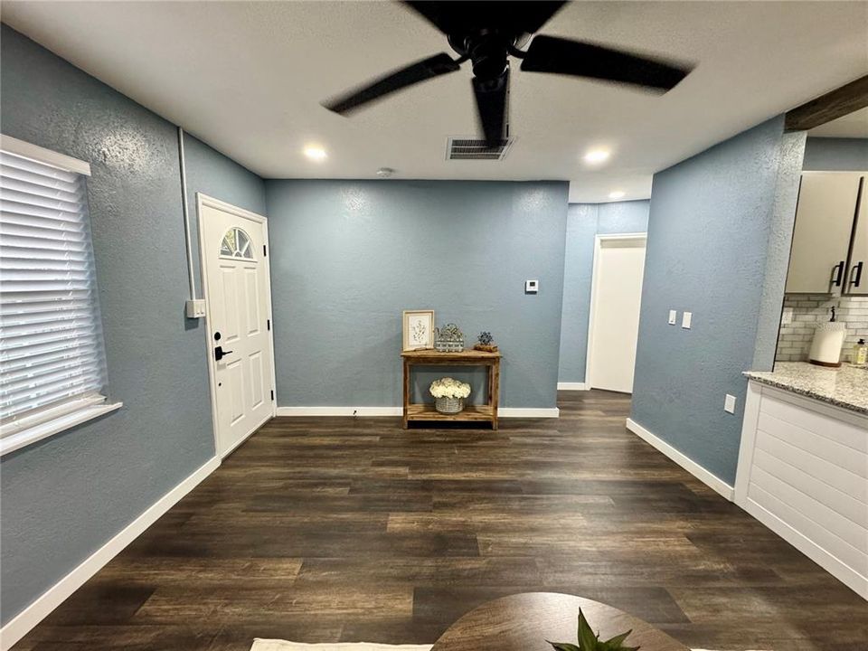 待售: $270,000 (3 贝兹, 2 浴室, 1686 平方英尺)