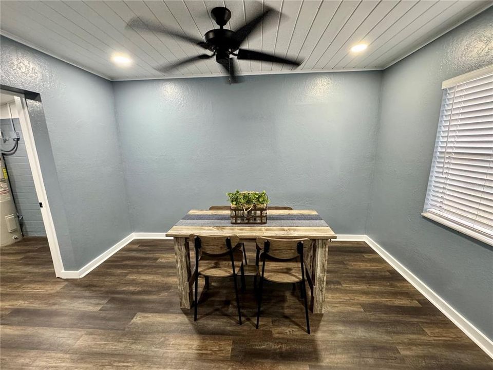 待售: $270,000 (3 贝兹, 2 浴室, 1686 平方英尺)