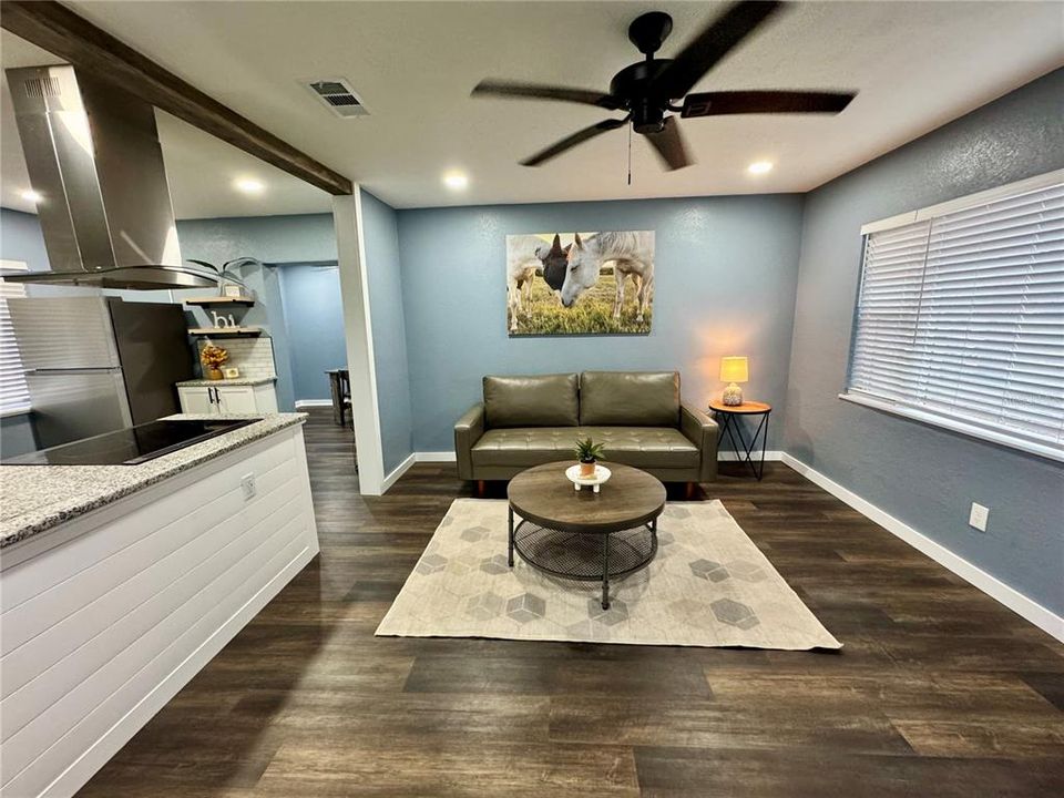 待售: $270,000 (3 贝兹, 2 浴室, 1686 平方英尺)