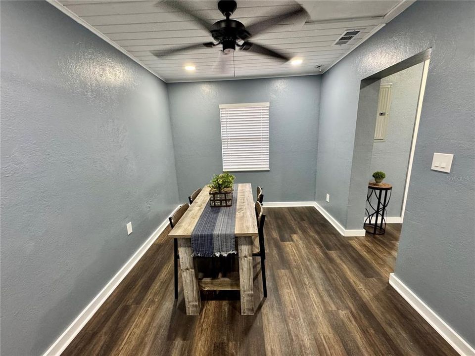 待售: $270,000 (3 贝兹, 2 浴室, 1686 平方英尺)