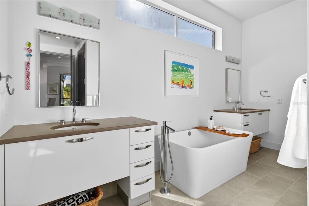 En Venta: $965,000 (2 camas, 2 baños, 1680 Pies cuadrados)