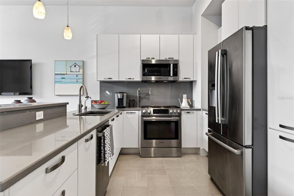 En Venta: $965,000 (2 camas, 2 baños, 1680 Pies cuadrados)