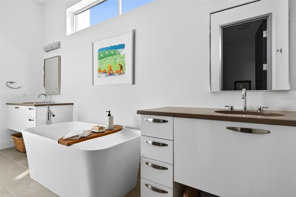 En Venta: $965,000 (2 camas, 2 baños, 1680 Pies cuadrados)