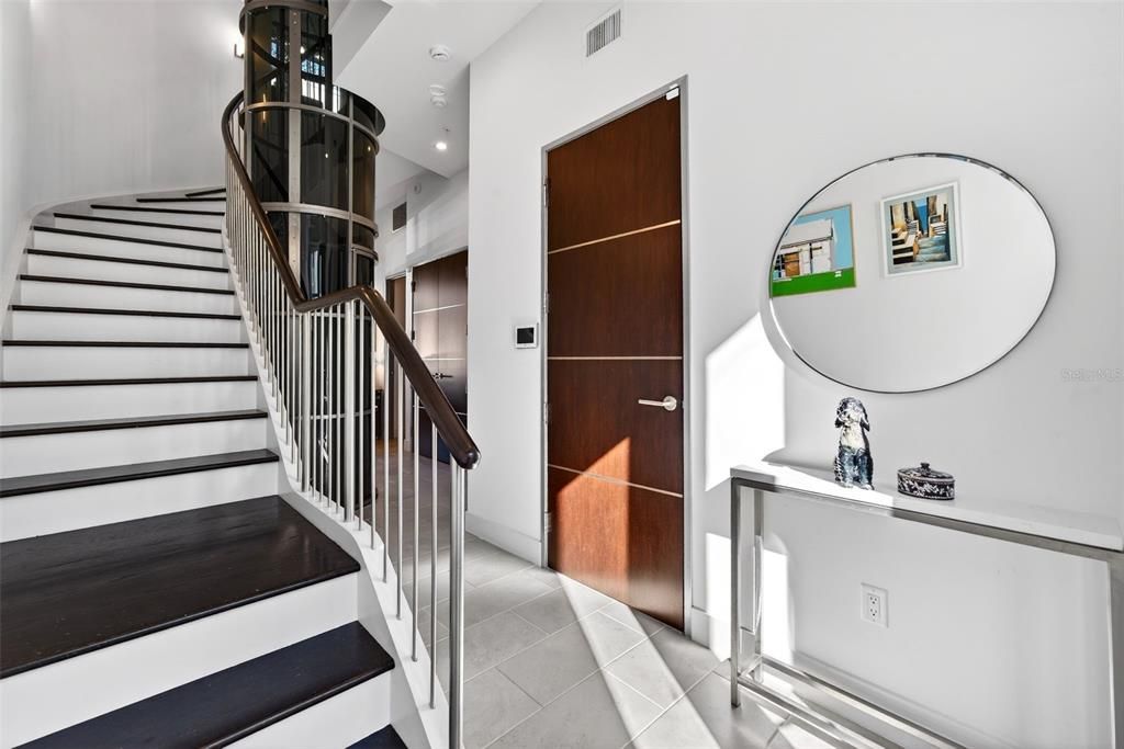 En Venta: $965,000 (2 camas, 2 baños, 1680 Pies cuadrados)