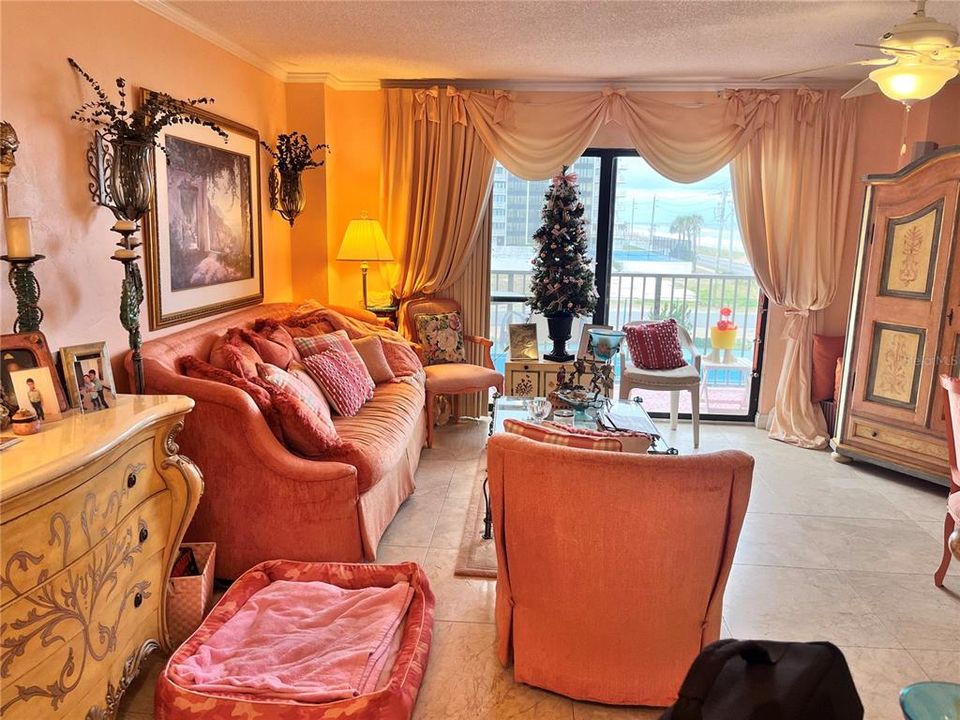 For Rent: $2,000 (1 beds, 1 baths, 654 Square Feet)