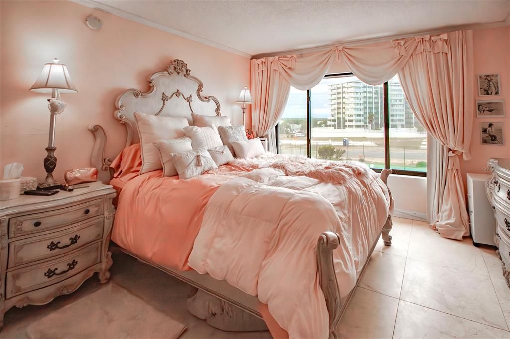 For Rent: $2,000 (1 beds, 1 baths, 654 Square Feet)