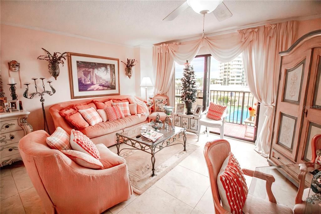 For Rent: $2,000 (1 beds, 1 baths, 654 Square Feet)