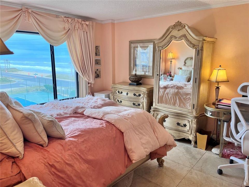 For Rent: $2,000 (1 beds, 1 baths, 654 Square Feet)