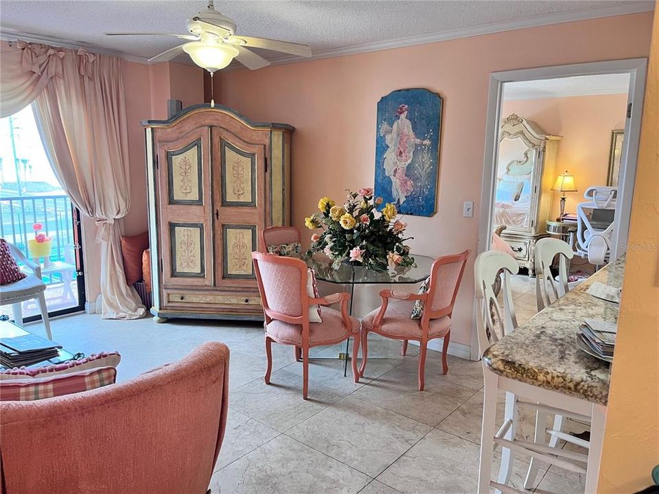 For Rent: $2,000 (1 beds, 1 baths, 654 Square Feet)