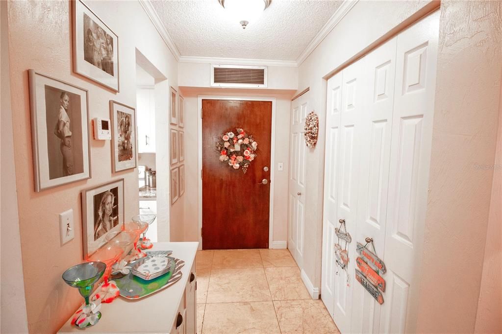 For Rent: $2,000 (1 beds, 1 baths, 654 Square Feet)