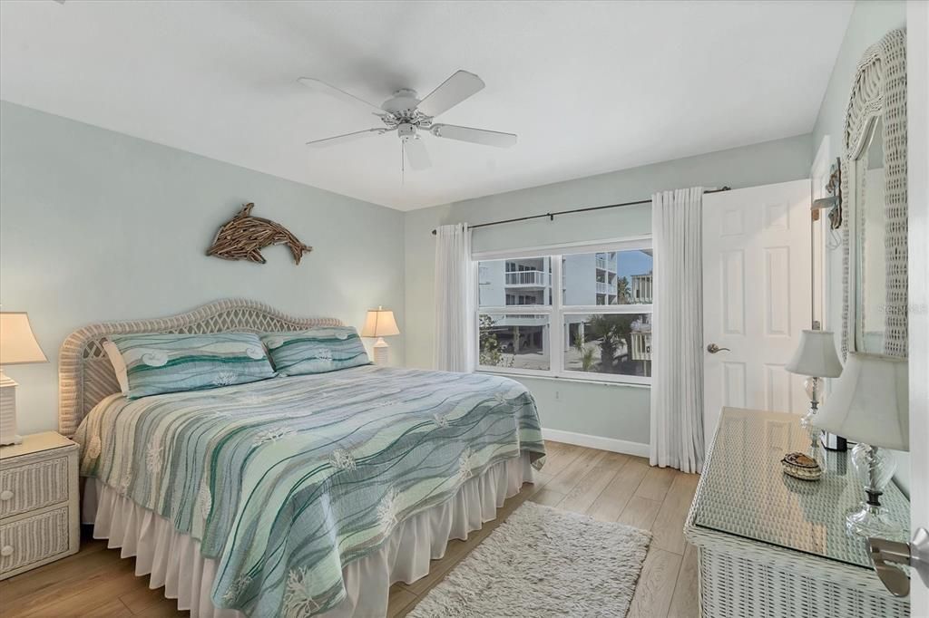 待售: $820,000 (1 贝兹, 2 浴室, 800 平方英尺)