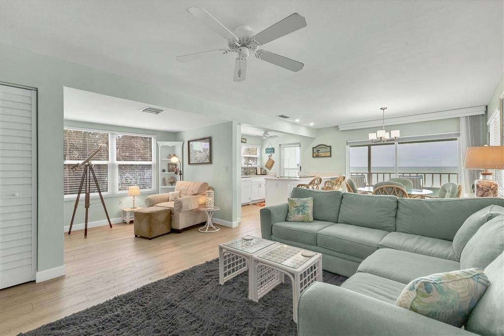 待售: $820,000 (1 贝兹, 2 浴室, 800 平方英尺)