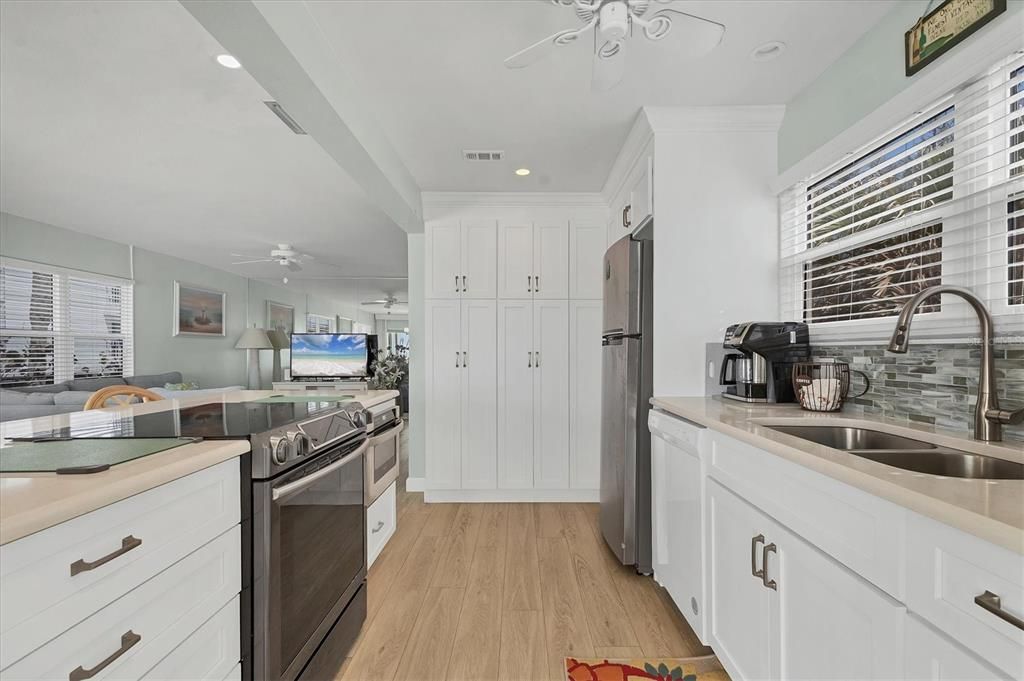 待售: $820,000 (1 贝兹, 2 浴室, 800 平方英尺)