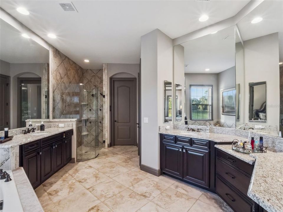 For Sale: $1,949,000 (5 beds, 6 baths, 5458 Square Feet)