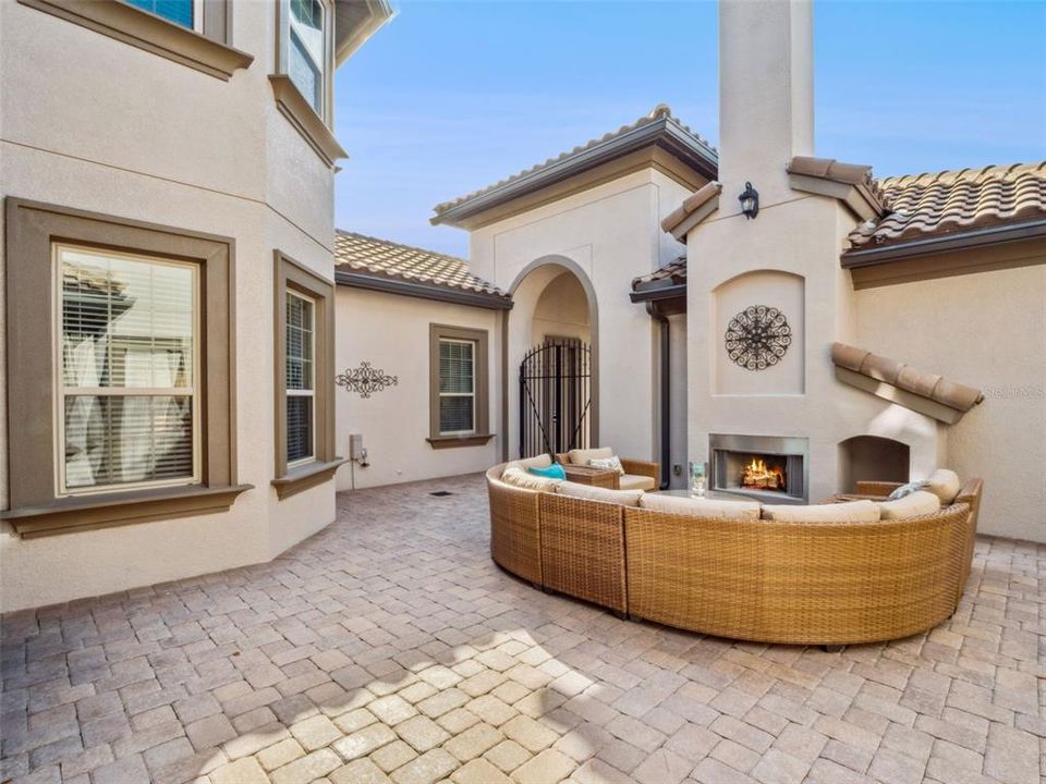 For Sale: $1,949,000 (5 beds, 6 baths, 5458 Square Feet)